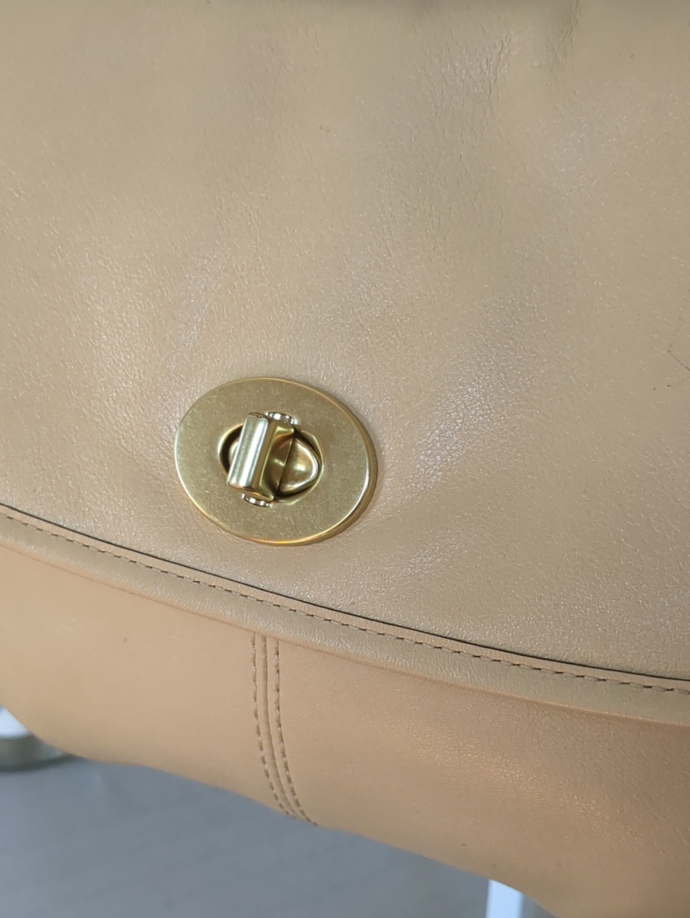 Coach Z23987 leather flap crossbody/shoulder bag - Picture 4 of 13